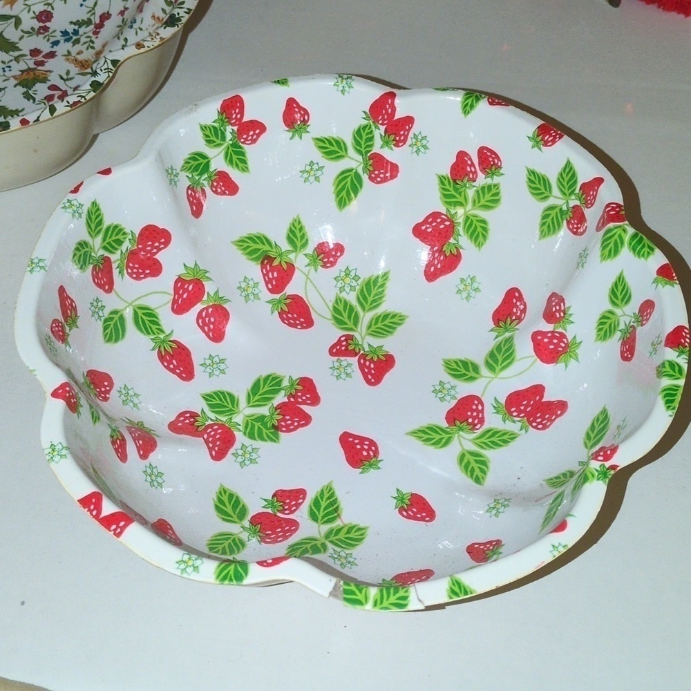 Vintage Plastic Strawberry Pattern Bundt shaped bowl and bowl with flowers